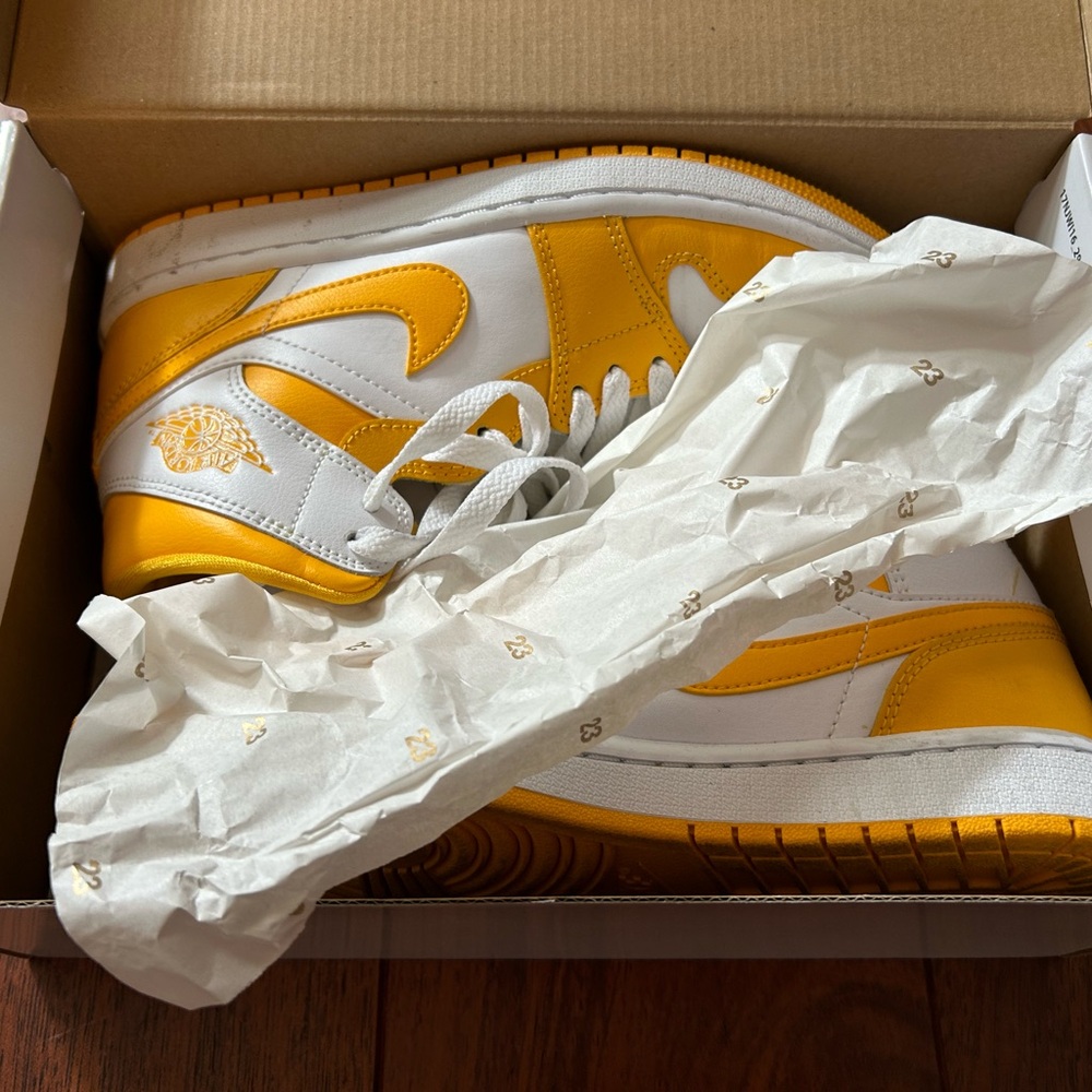 Nike WMNS Air Jordan 1 Mid in White and Gold